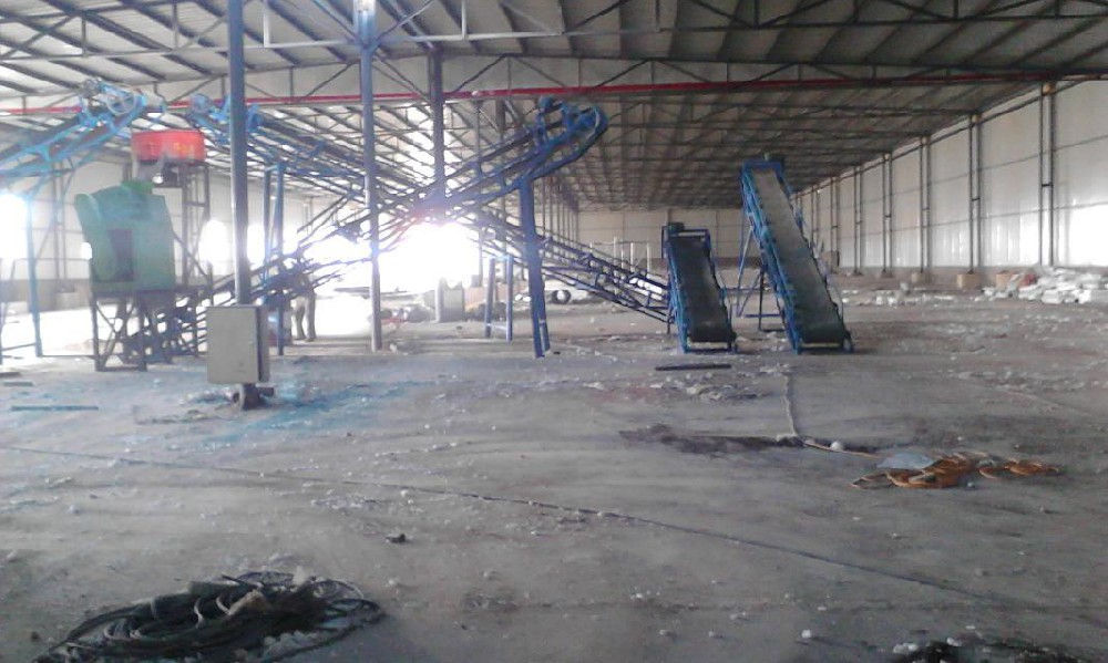 安岳牛粪厂输送机设计安装