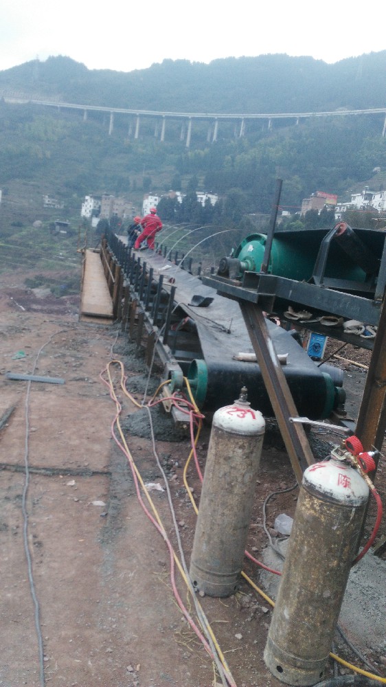 甘孜沙场输送机安装